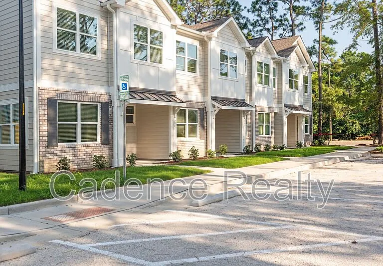 1709 Perimeter Loop — Photo 1
