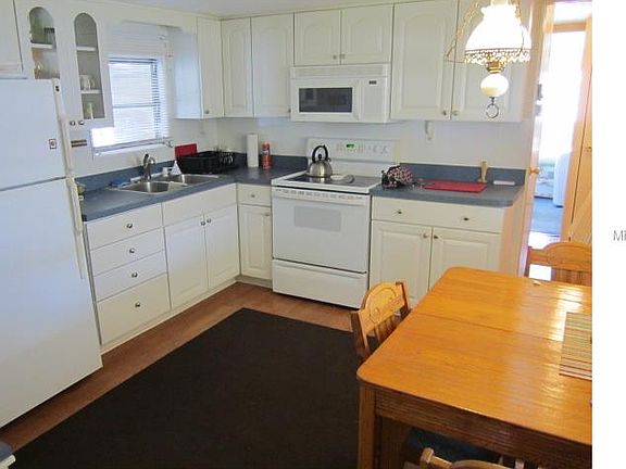 4th image of 221 Como Dr