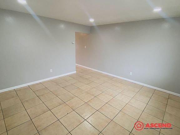 4th image of 2704 N Half Moon Dr #C