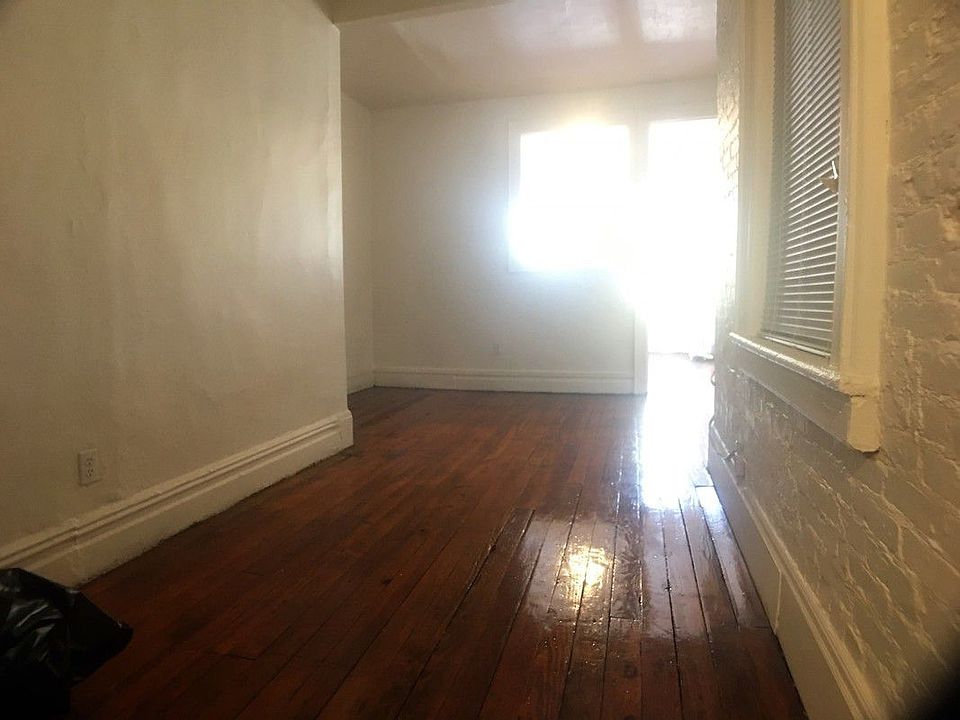 2nd image of 440 W 45th St APT 4E