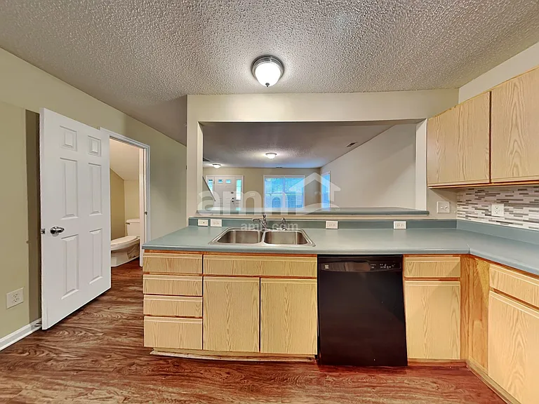 803 Woodgreen Dr — Photo 3
