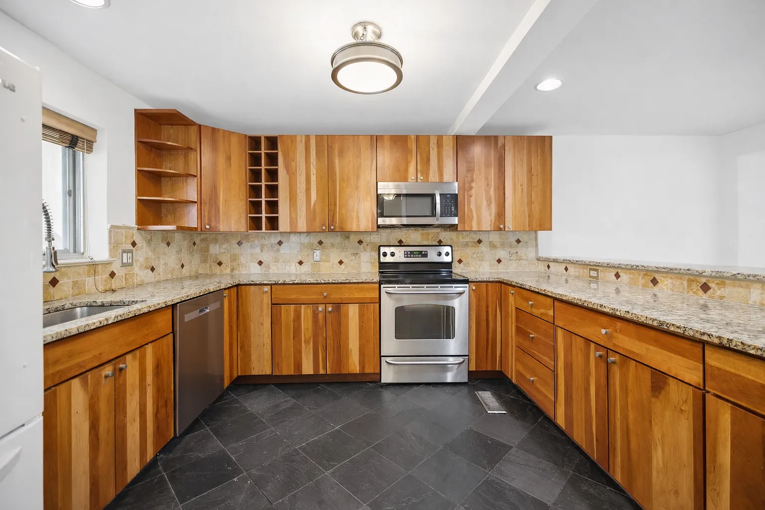 9923 Lake Landing Rd — Photo 1