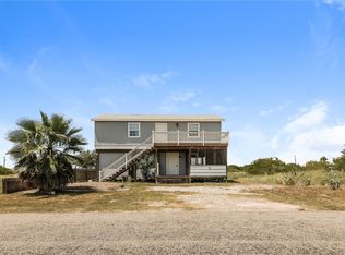 114 Shady Oak Ln, Rockport, TX 78382