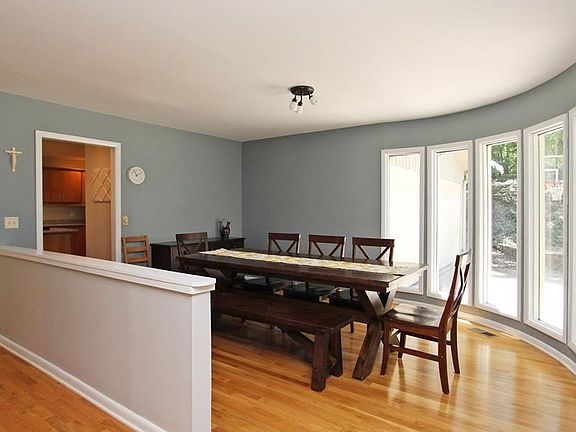 4th image of 4912 Township Brow