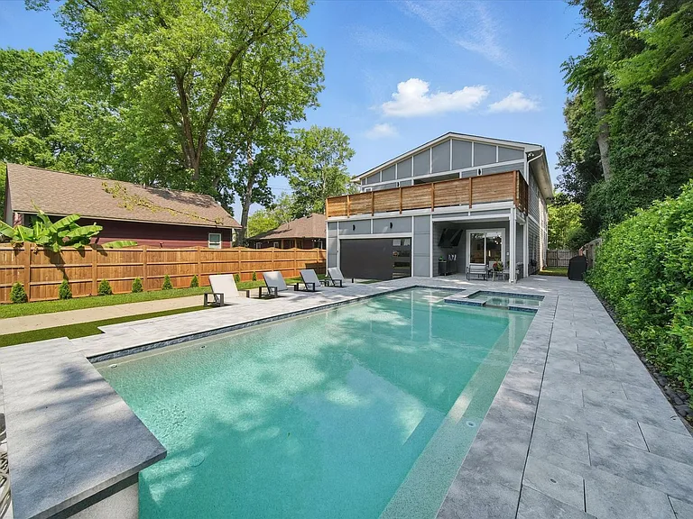 708 Cross Trail Dr — Photo 32