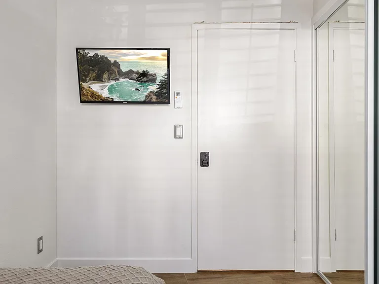 1700 Malcolm Ave — Photo 13