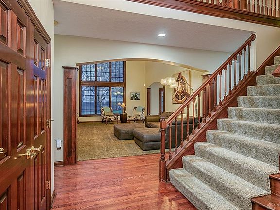 4th image of 653 Beechwood Dr