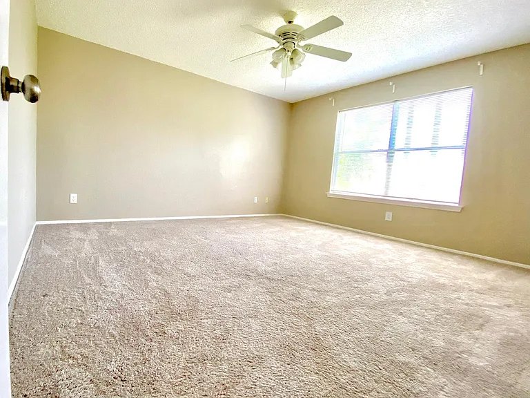 1703 Sylvia Ln — Photo 25