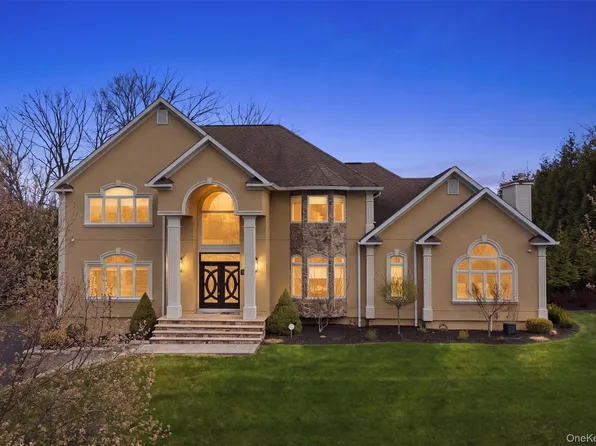 35 Greenwich Avenue, Central Valley, NY 10917