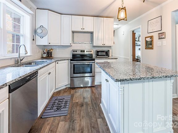 3rd image of 4062 Palmetto Dr