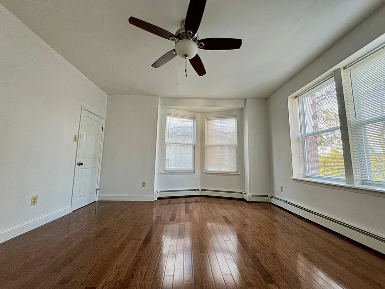Bedroom w/lots of natural lighting