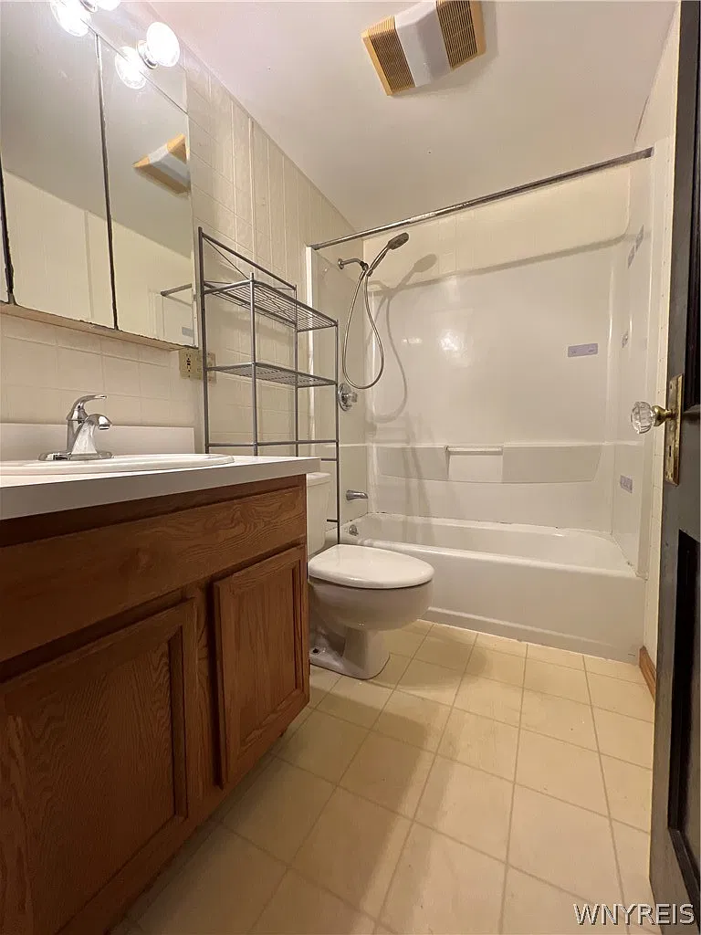 3 bed, 1.0 bath, 2675 sqft, $1,650 — Photo 4