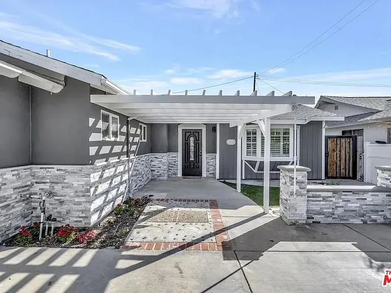 28040 Ermine Pl — Photo 6