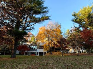 5 White Bridge Rd, Pittstown, NJ 08867