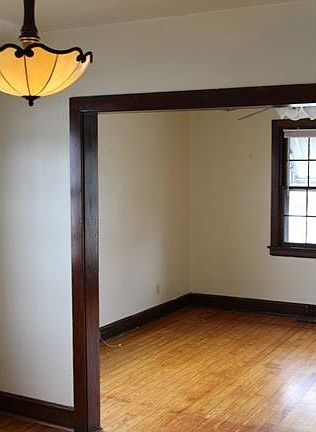 3rd image of 1900 Parkwood Ave