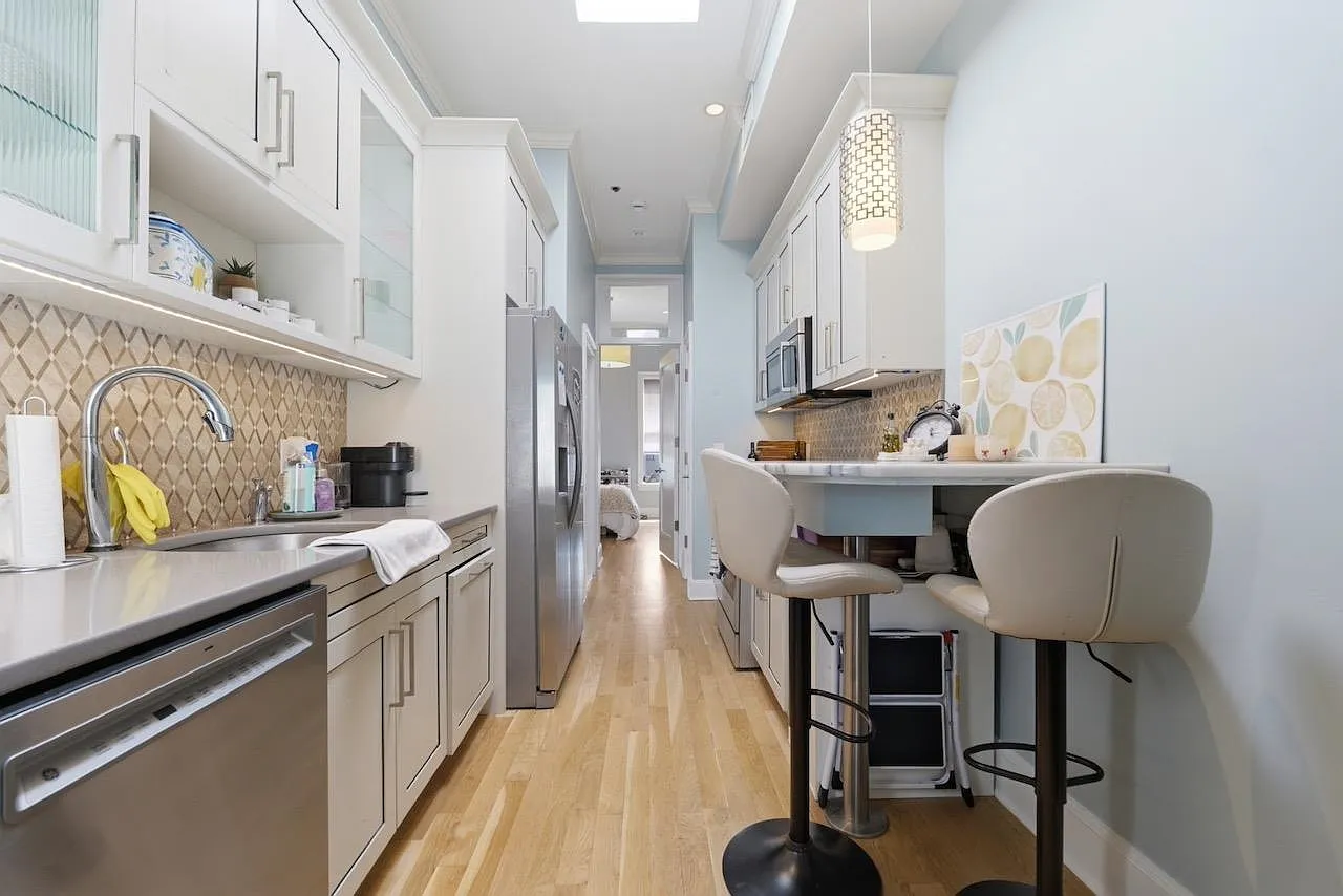2 bed, 1.0 bath, $3,300 — Photo 4