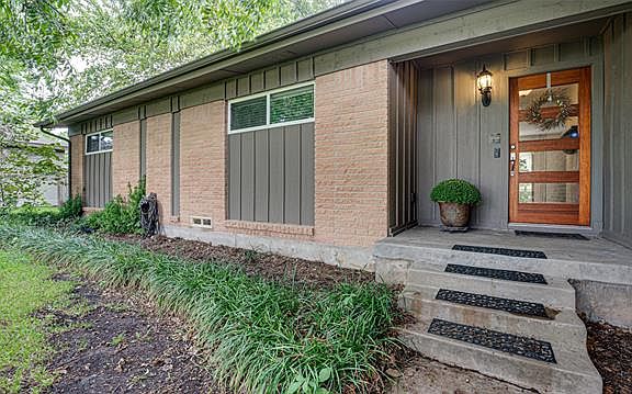 4th image of 408 Sherry Ln