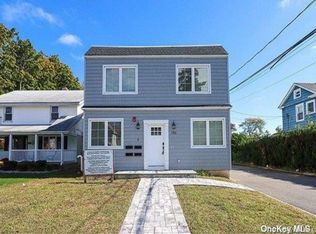 156 Jefferson Ave #3, Roslyn Heights, NY 11577