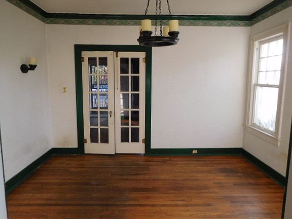 3rd image of 522 W Johnson Ave