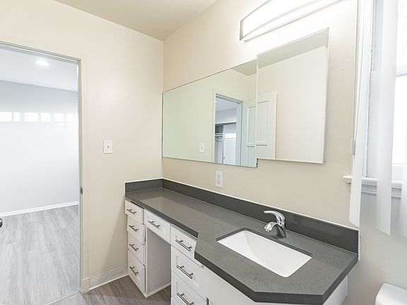 5th image of 611 Levering Ave APT 5