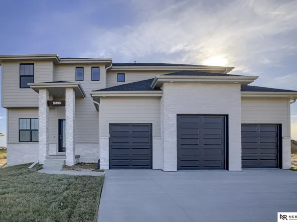 17156 Sophia St, Bennington, NE 68007