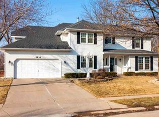 2832 Halcyon Dr, Bettendorf, IA 52722