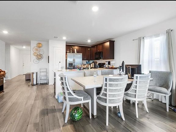3rd image of 527 Cochran Dr