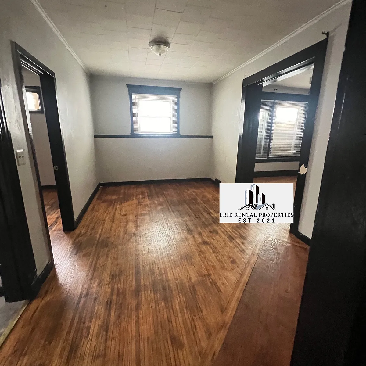 Building Photo - 623 Jay St #3