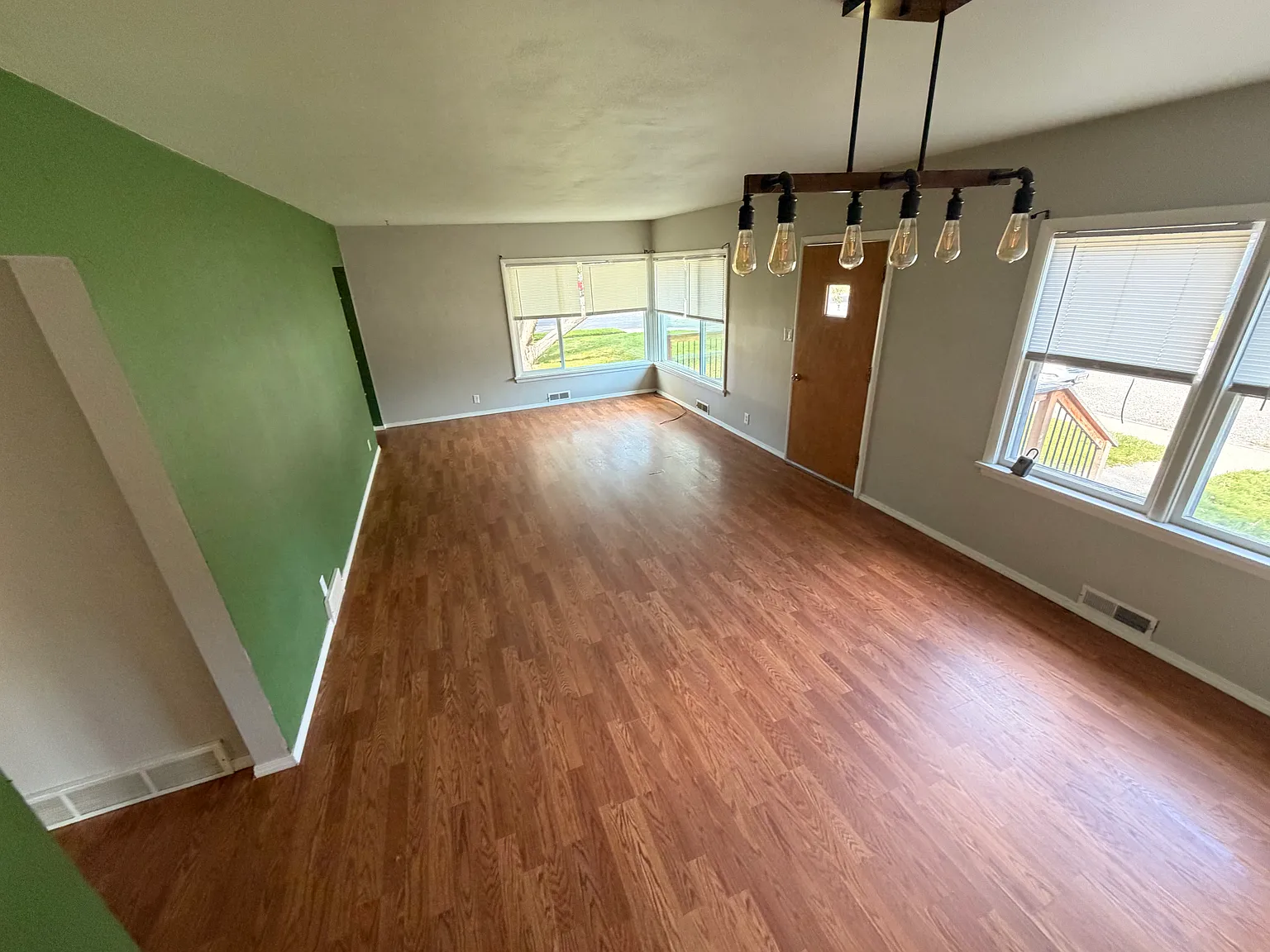 2 bed, 1100 sqft, $1,400 — Photo 2