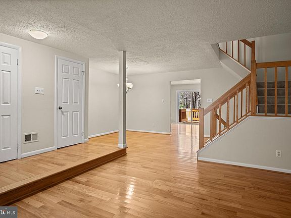 3rd image of 1602 Oak Spring Way