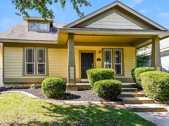 4th image of 1116 Oakcrest Dr