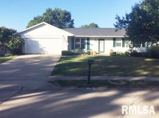 5532 Quercus Ln, Davenport, IA 52806