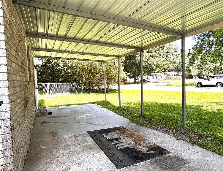 401 Bluebell Ave — Photo 2