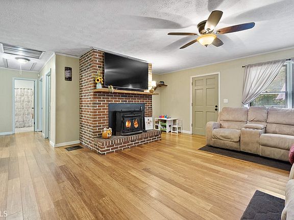 5th image of 806 Shoal Creek Rd