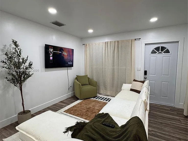 22258 Beverly Ave — Photo 6