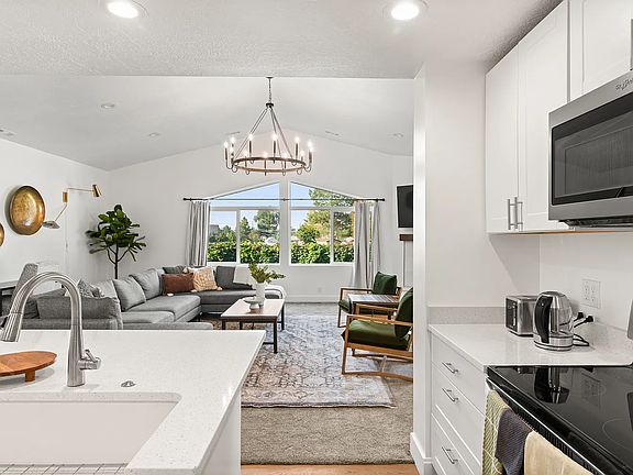 4th image of 940 E Buddlea Dr