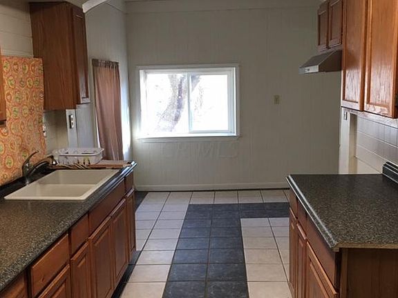 4th image of 2927 Medina Ave