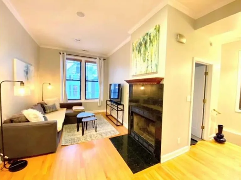 1434 W Fletcher St #2F — Photo 4
