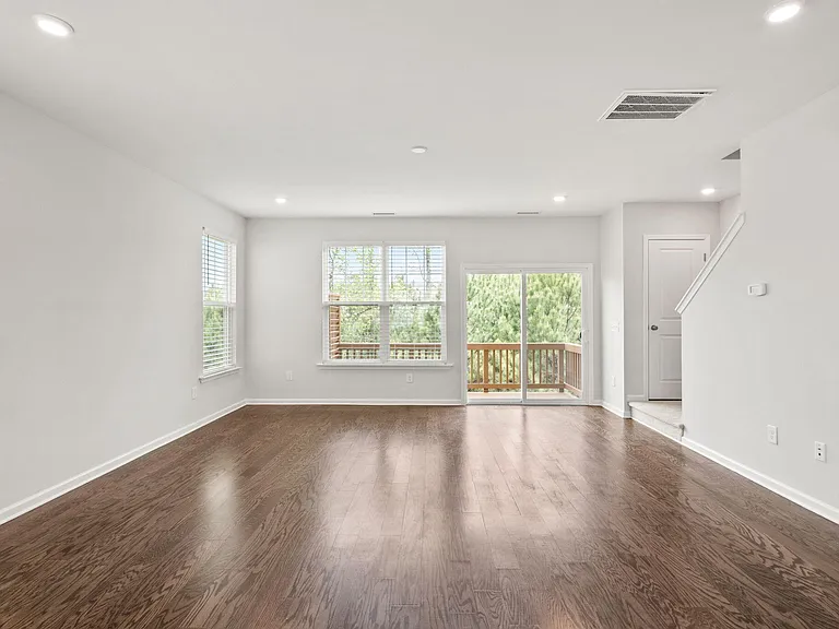 1221 Commack Dr — Photo 8