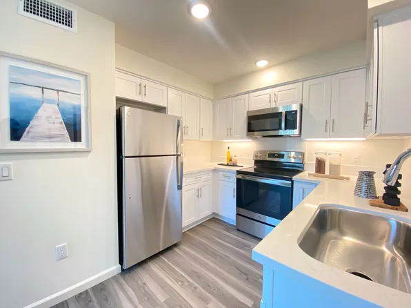 1704 Hornblend St, 1704 Hornblend St #208, San Diego, CA 92109