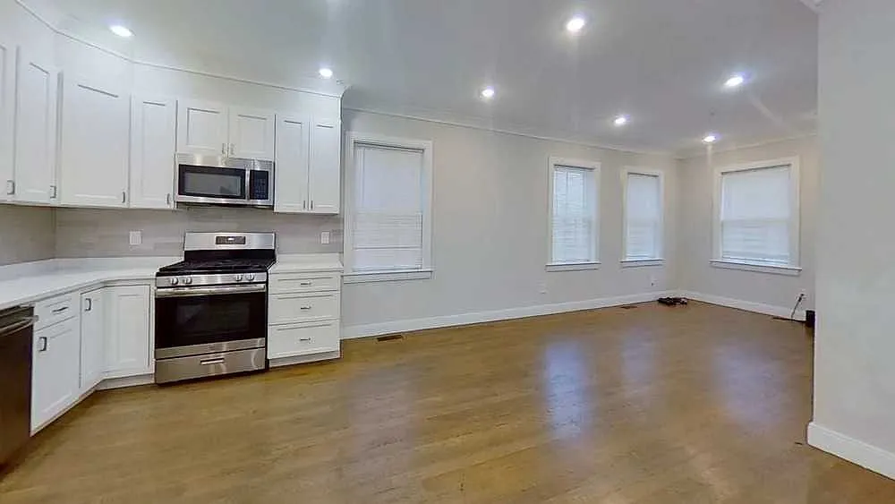 3 bed, 2.5 bath, $4,900 — Photo 3
