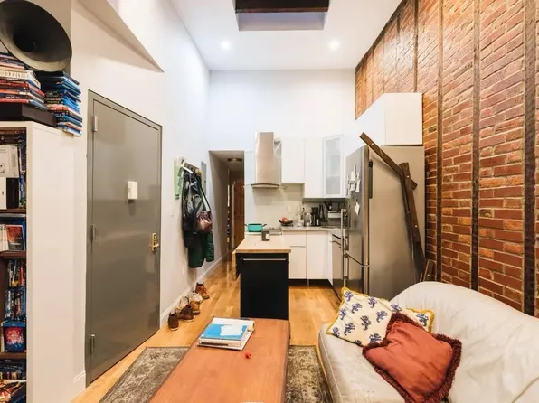 197 Nassau Avenue image 3 of 14