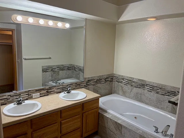 5151 Boardwalk Dr #K3 — Photo 15