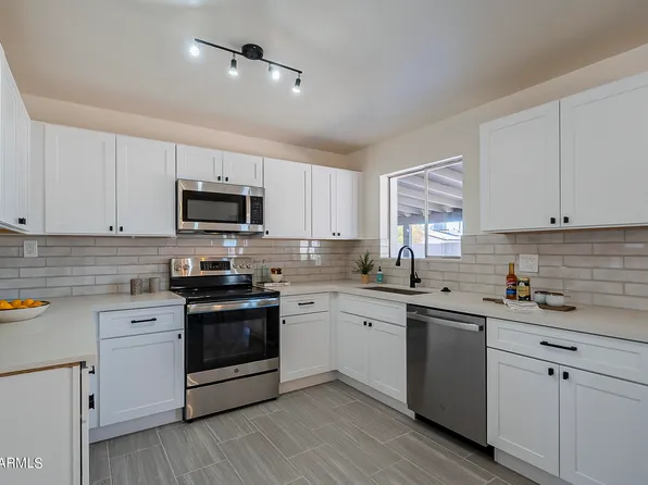 1637 W CAPRI Avenue, Mesa, AZ 85202
