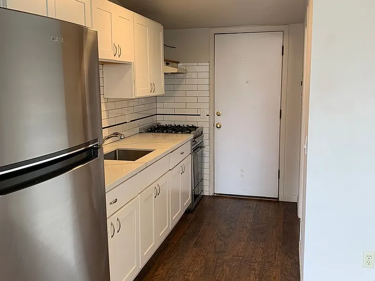 54 NW Lake Pl #A — Photo 6