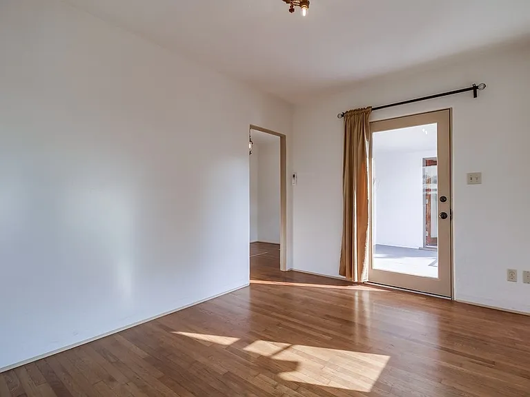 4484 Texas St — Photo 11