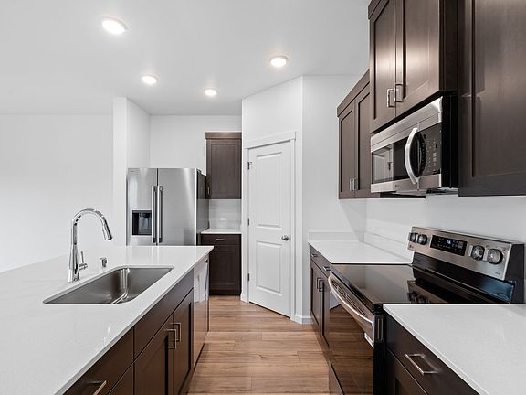 5th image of 1401 NE 185th Ave