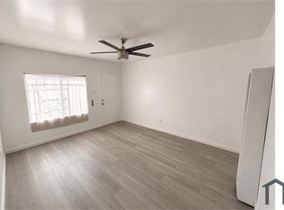 815 1/2 W 62nd Pl, Los Angeles, CA 90044