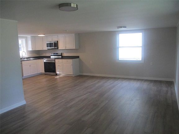 4th image of 1223 S Elm St