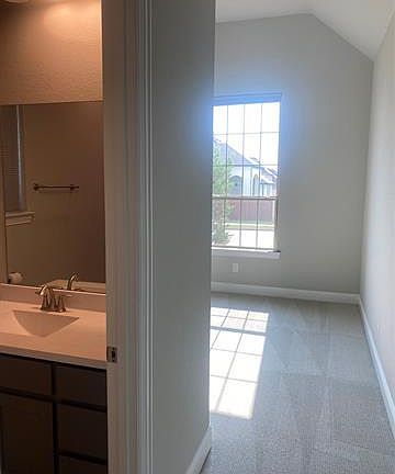 4th image of 1041 Brookfield Dr